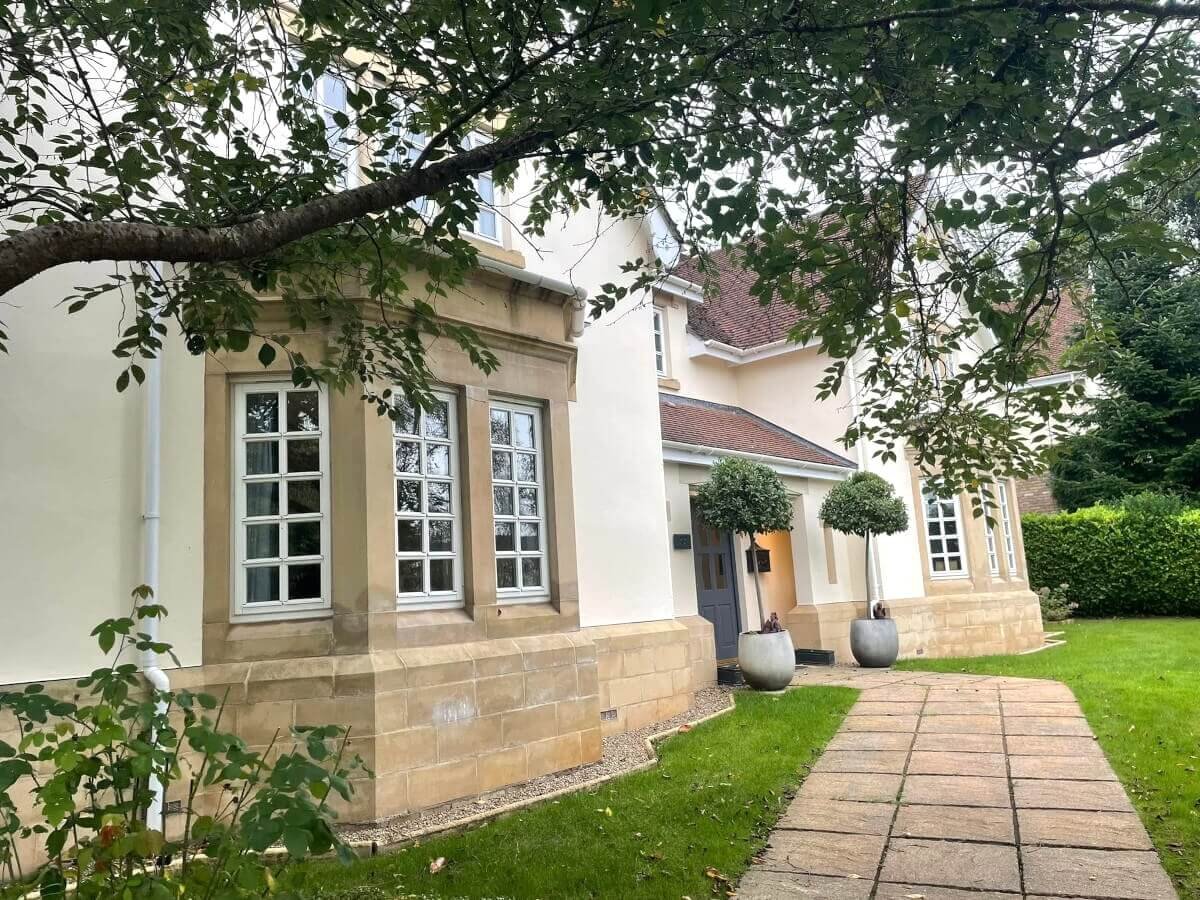 cardiff-house-entrance-walls-door-painted-primrose-decor Cardiff house entrance walls and front door painted by Primrose Decor, period property specialists