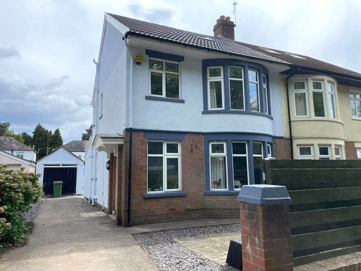 cardiff-house-outside-walls-window-frames-painted-primrose-decor Cardiff house outside walls and window frames painted by Primrose Decor, period property painters