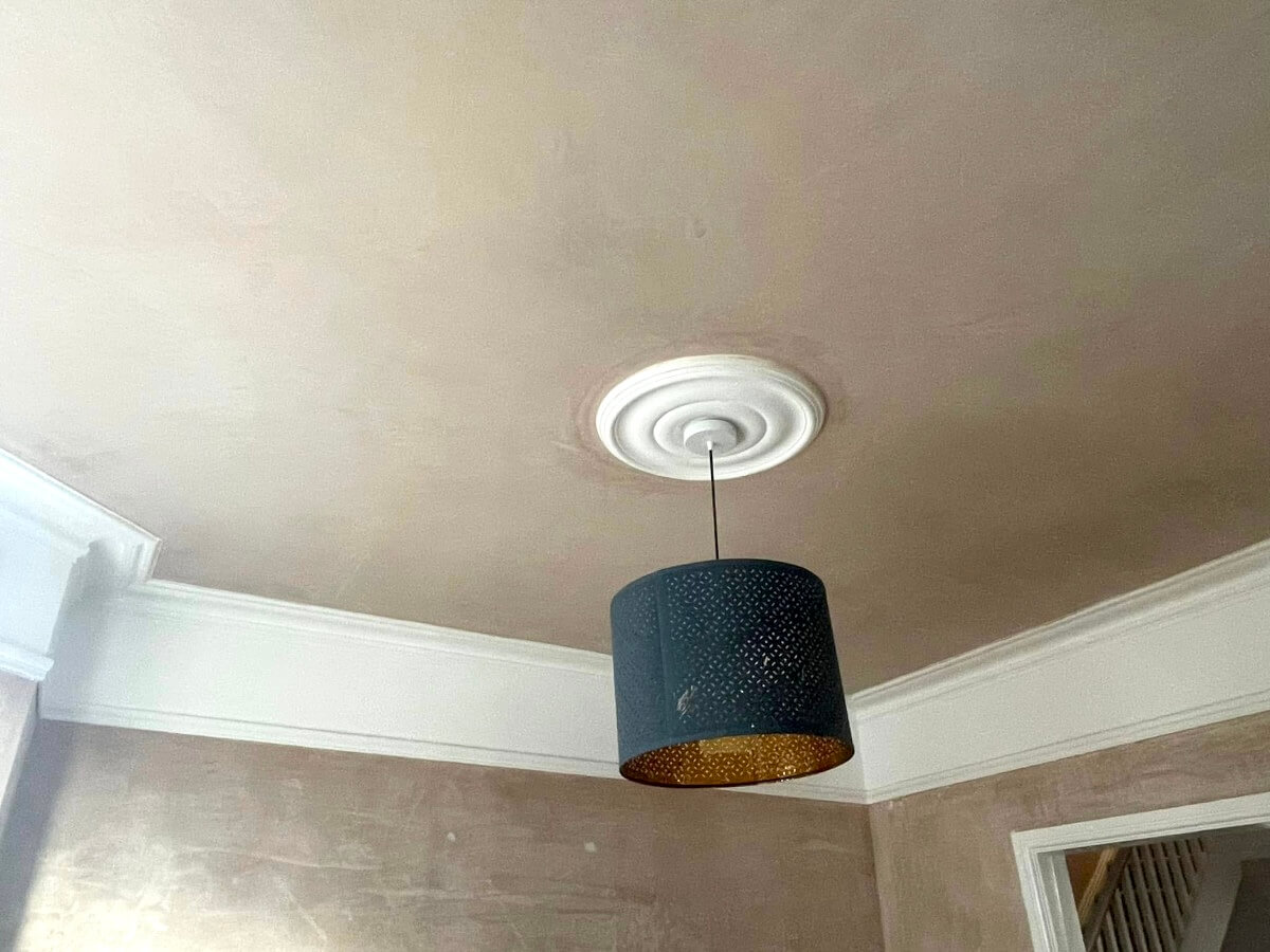 ceiling-painted-beige-pendant-light-coving-cardiff-primrose-decor Painted ceiling with a plaster rose and a pendant light in Cardiff
