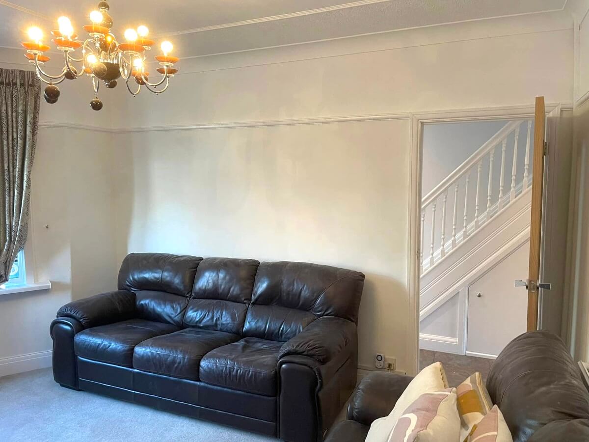 landing-cream-painted-walls-chandelier-window-cardiff-primrose-decor Landing with cream painted walls, a chandelier and a staircase in Cardiff