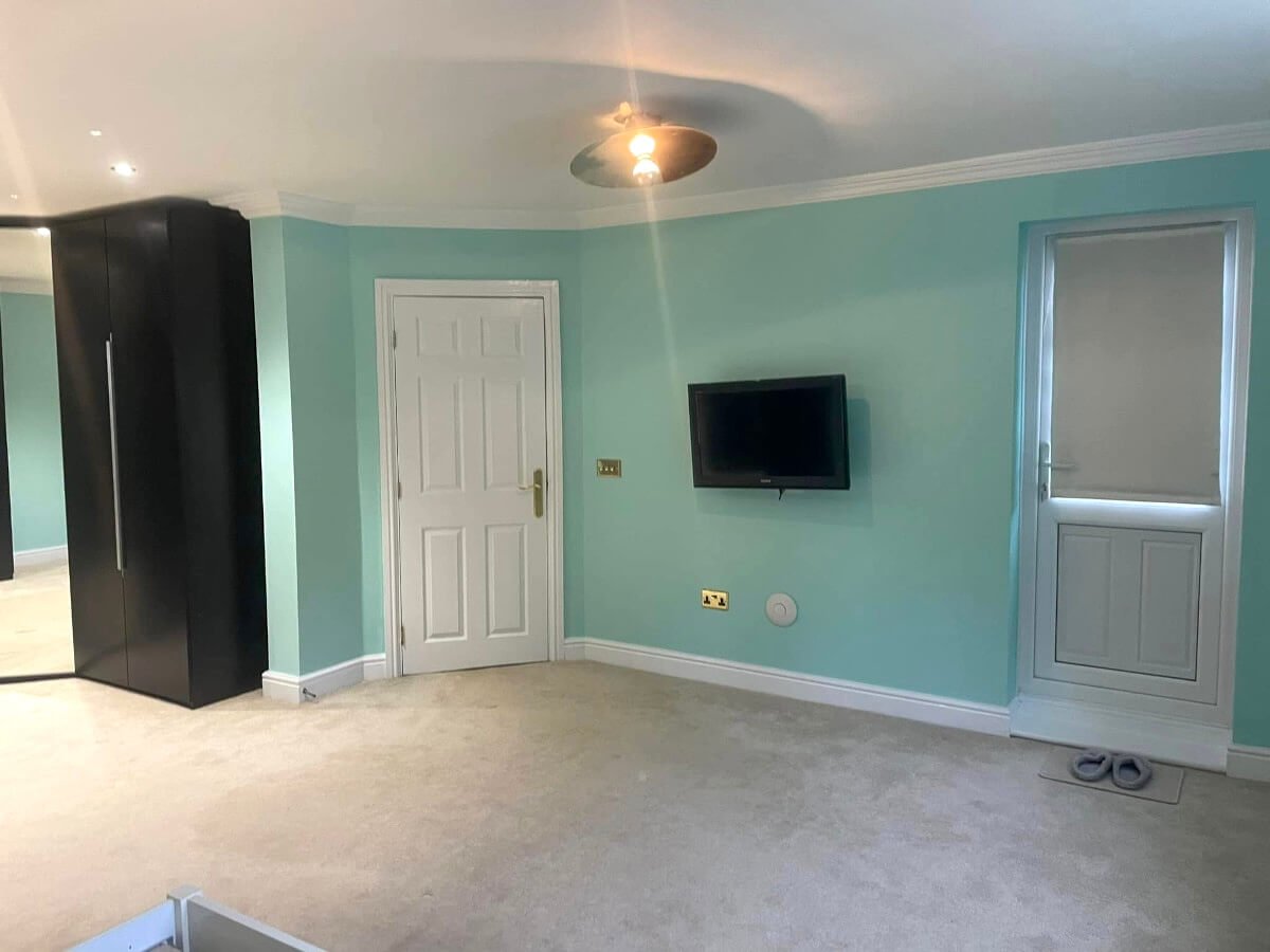 landing-cream-painted-walls-oak-doors-staircase-cardiff-primrose-decor Cream painted landing walls with oak doors and staircase in Cardiff Victorian home by Primrose Decor