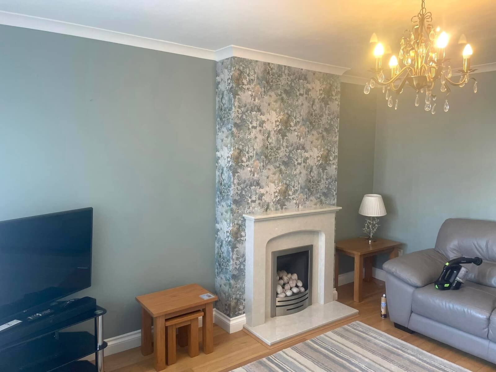 fitted-wallpaper-feature-wall-cardiff-primrose-decor Fitted wallpaper feature wall in Cardiff home by Primrose Decor, interior decorators